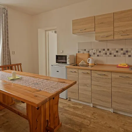 A Restaurace Na Krizovatce Pensión Polevsko